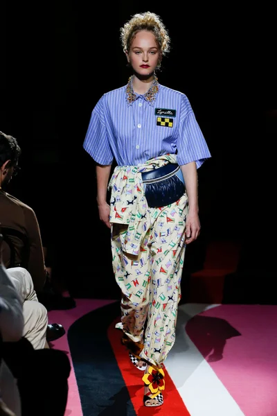 Look 17